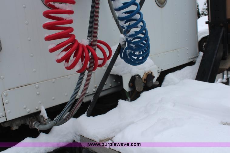 image for item I2383 1998 Freightliner FLD112 semi truck