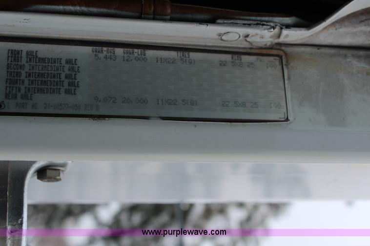 image for item I2383 1998 Freightliner FLD112 semi truck