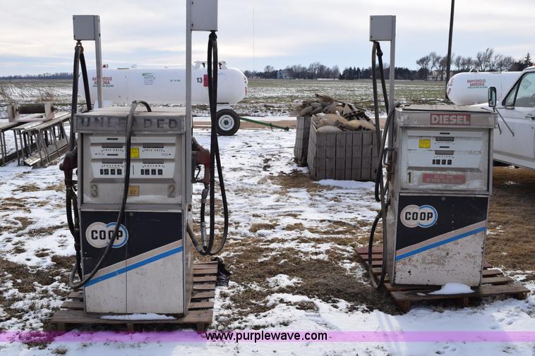 image for item BB9738 (3) gas pumps