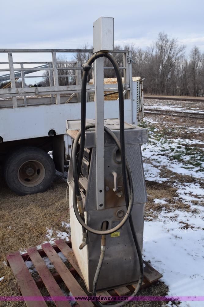 image for item BB9738 (3) gas pumps