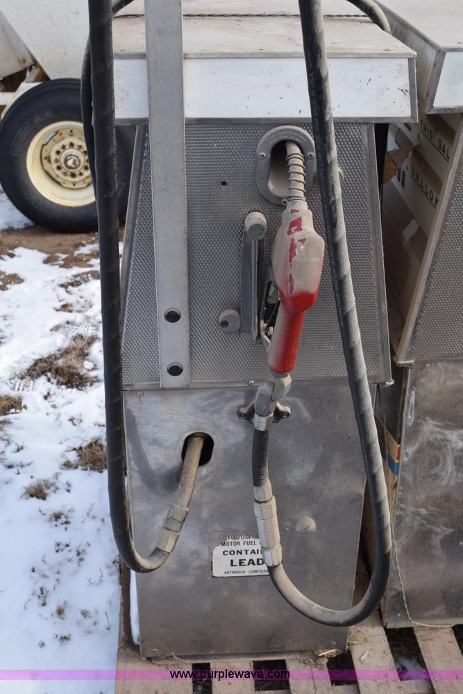 image for item BB9738 (3) gas pumps