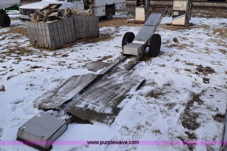 image for item BB9739 Under car fertilizer conveyor