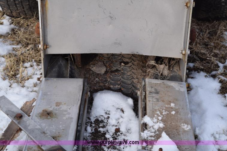 image for item BB9739 Under car fertilizer conveyor