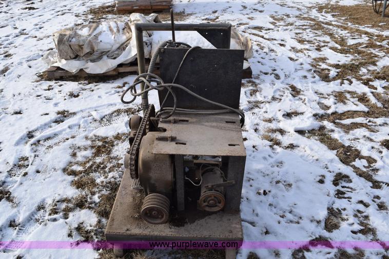 image for item BB9742 Portable electric winch/crane