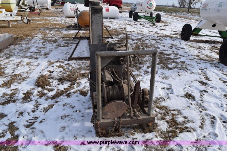 image for item BB9742 Portable electric winch/crane