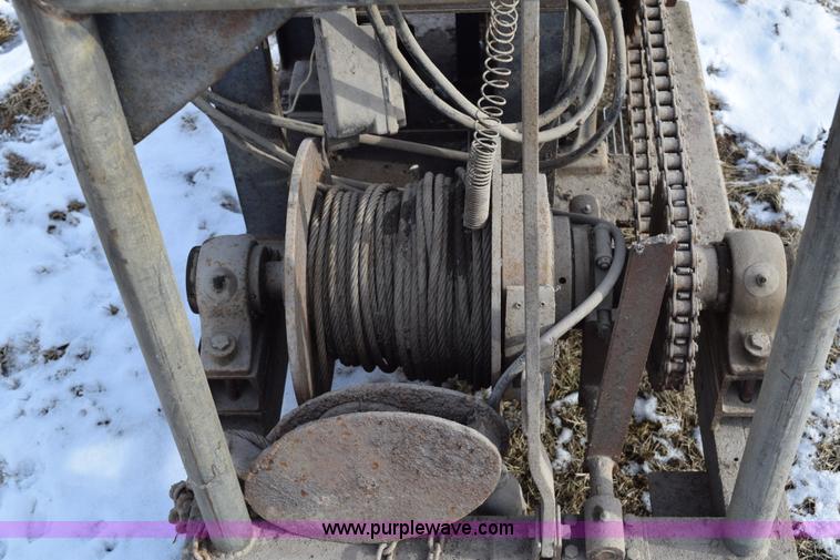 image for item BB9742 Portable electric winch/crane