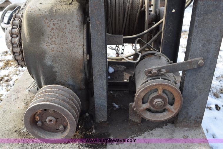 image for item BB9742 Portable electric winch/crane