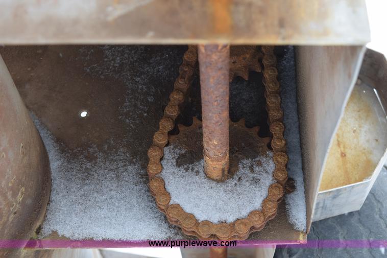 image for item E6010 Speed King under car fertilizer conveyor