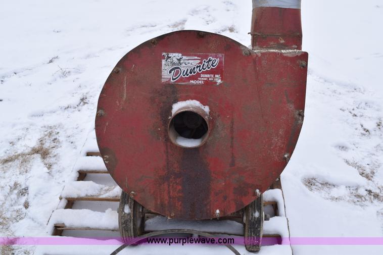 image for item E6026 Dunright blower/vacuum