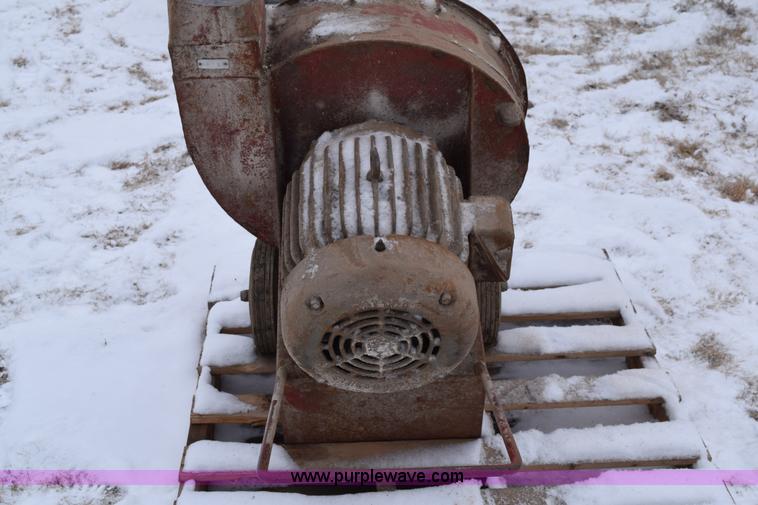 image for item E6026 Dunright blower/vacuum