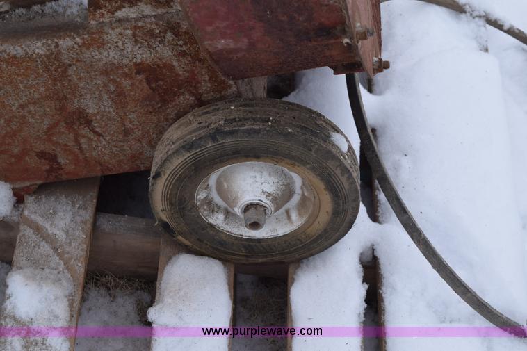 image for item E6026 Dunright blower/vacuum