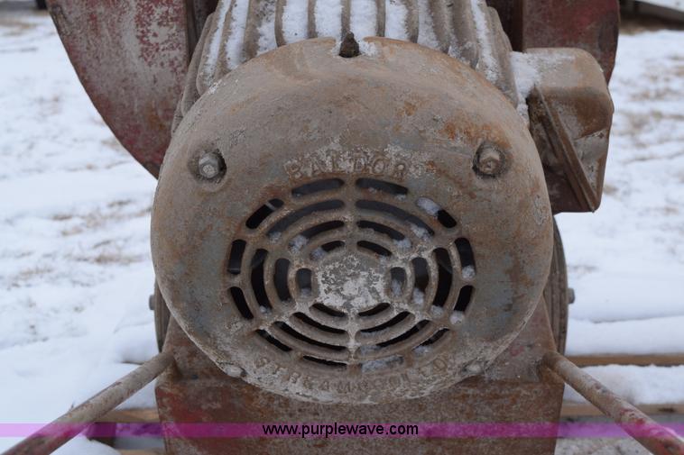 image for item E6026 Dunright blower/vacuum