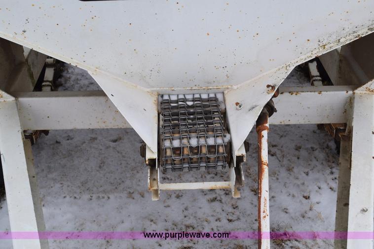 image for item E6028 Wilmar fertilizer spreader buggy