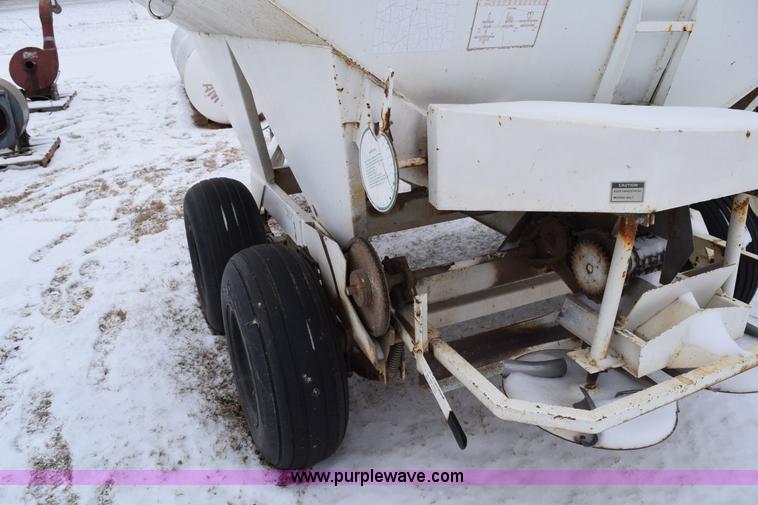 image for item E6028 Wilmar fertilizer spreader buggy