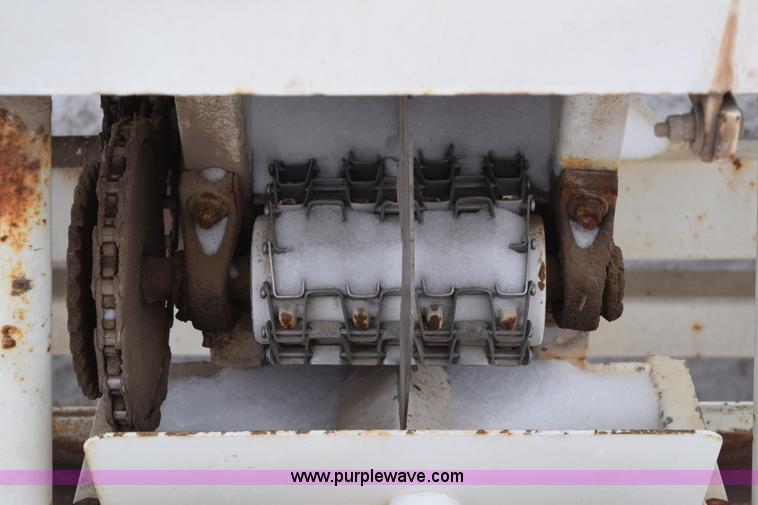 image for item E6028 Wilmar fertilizer spreader buggy