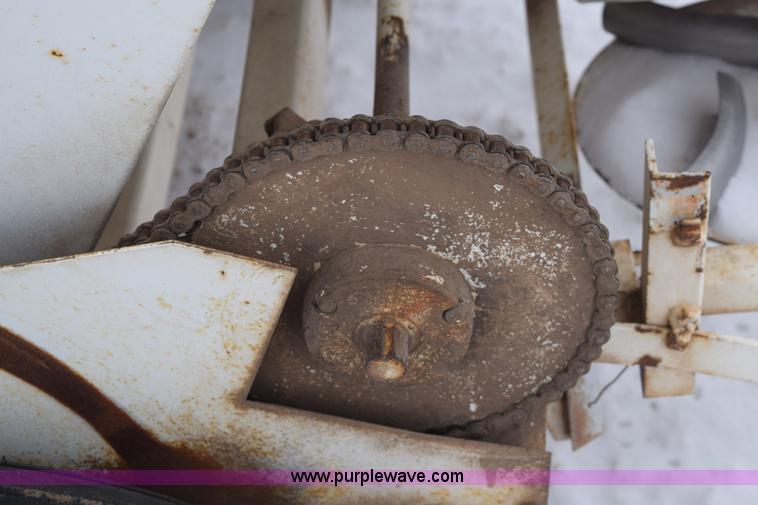 image for item E6028 Wilmar fertilizer spreader buggy