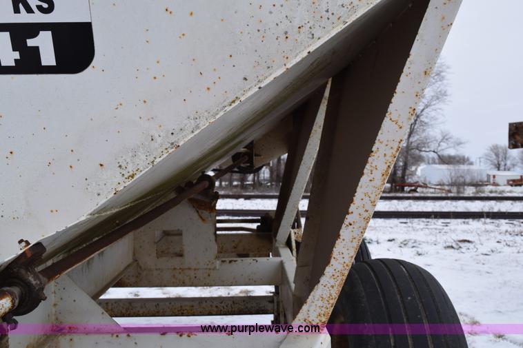 image for item E6028 Wilmar fertilizer spreader buggy