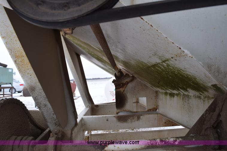 image for item E6028 Wilmar fertilizer spreader buggy