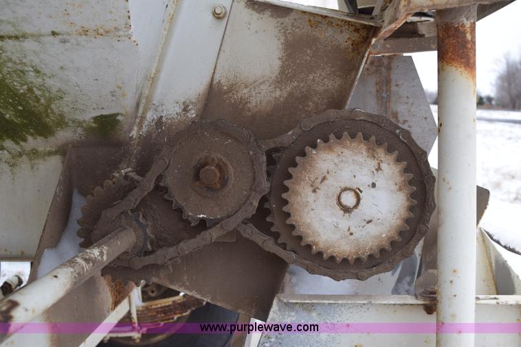 image for item E6028 Wilmar fertilizer spreader buggy