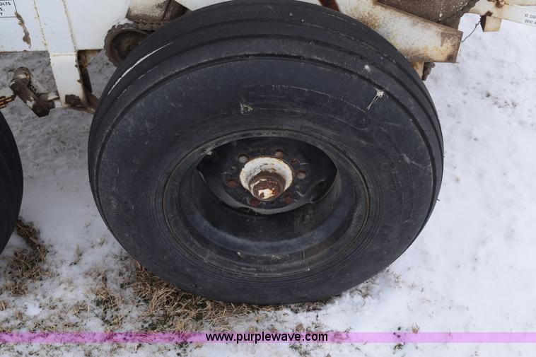 image for item E6028 Wilmar fertilizer spreader buggy