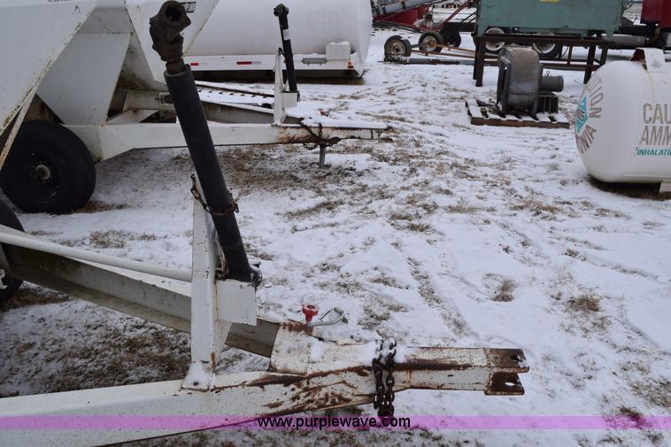 image for item E6029 Wilmar fertilizer spreader buggy