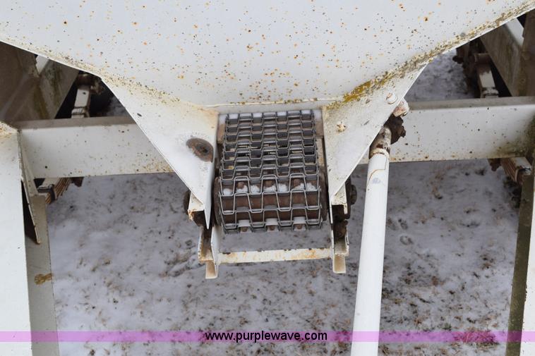 image for item E6029 Wilmar fertilizer spreader buggy