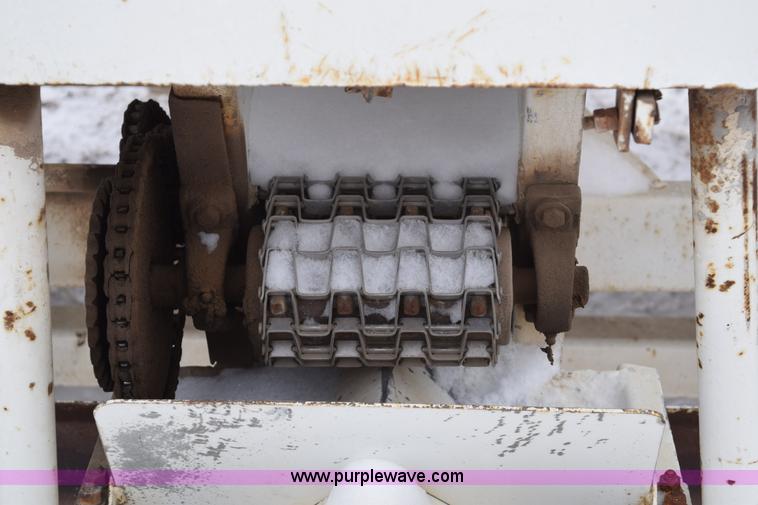 image for item E6029 Wilmar fertilizer spreader buggy