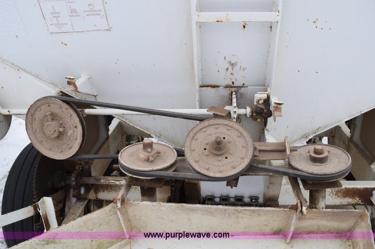 image for item E6029 Wilmar fertilizer spreader buggy