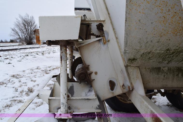 image for item E6029 Wilmar fertilizer spreader buggy