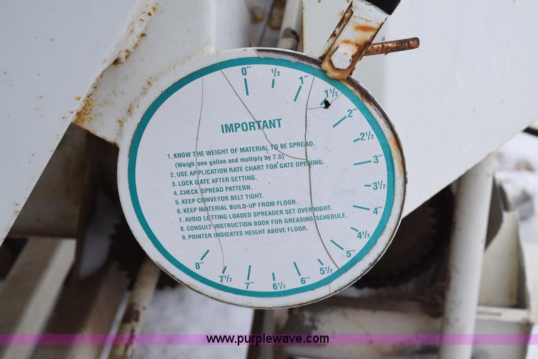 image for item E6029 Wilmar fertilizer spreader buggy