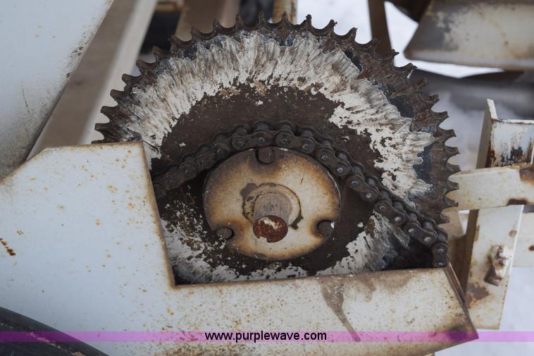 image for item E6029 Wilmar fertilizer spreader buggy