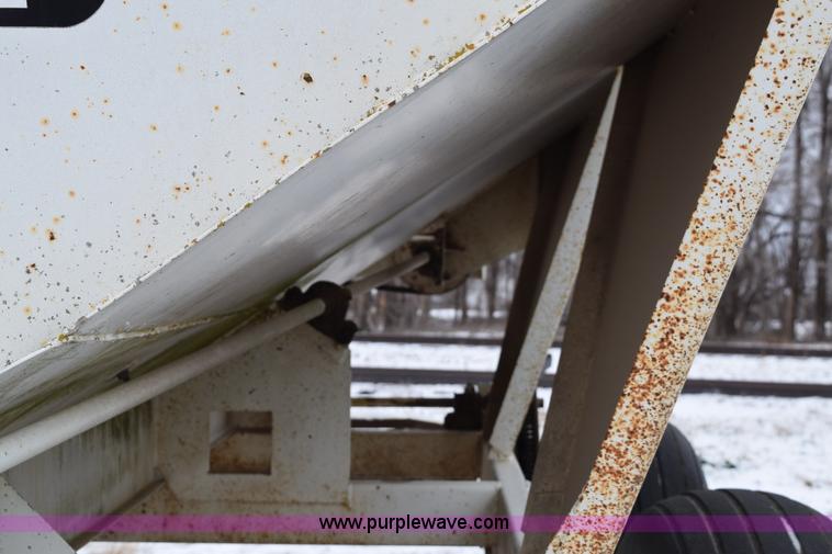image for item E6029 Wilmar fertilizer spreader buggy