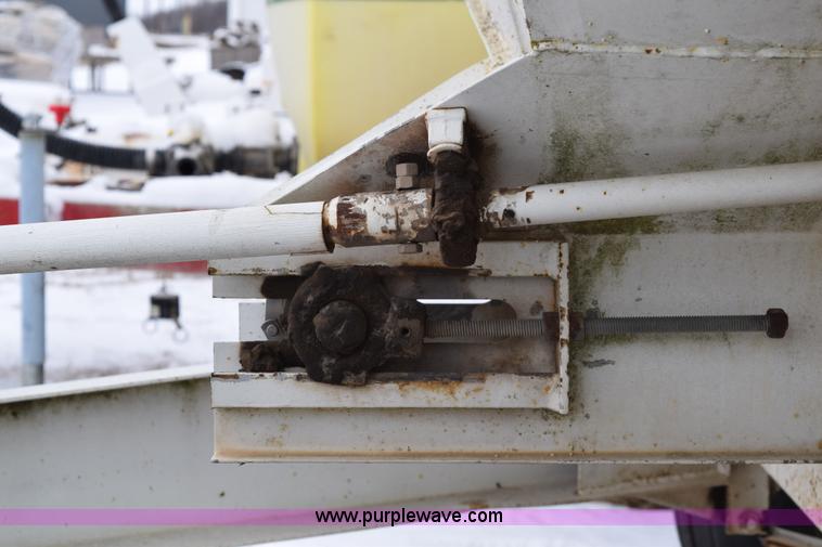 image for item E6029 Wilmar fertilizer spreader buggy