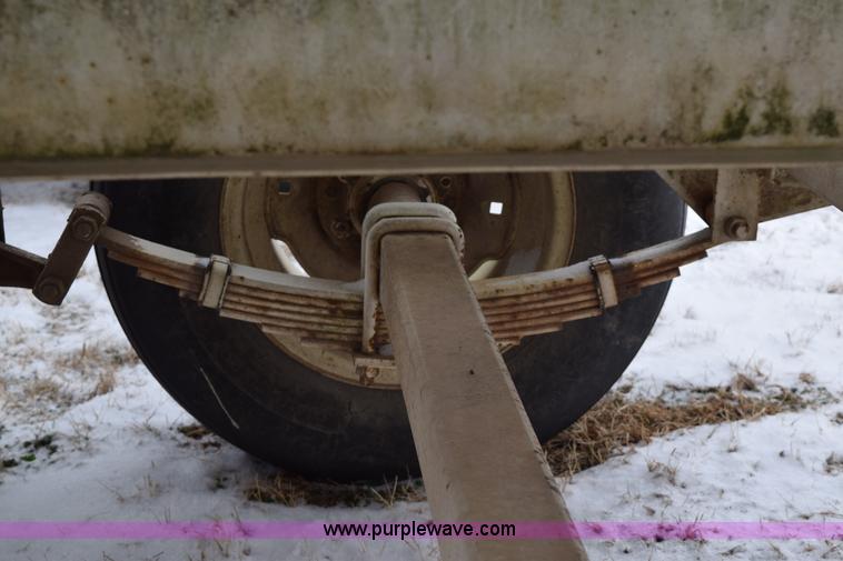 image for item E6029 Wilmar fertilizer spreader buggy