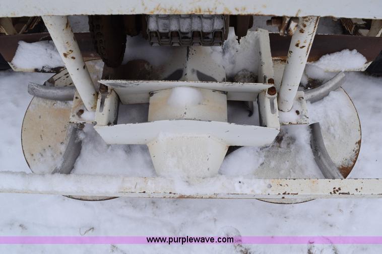 image for item E6029 Wilmar fertilizer spreader buggy