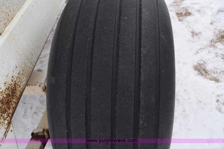 image for item E6029 Wilmar fertilizer spreader buggy