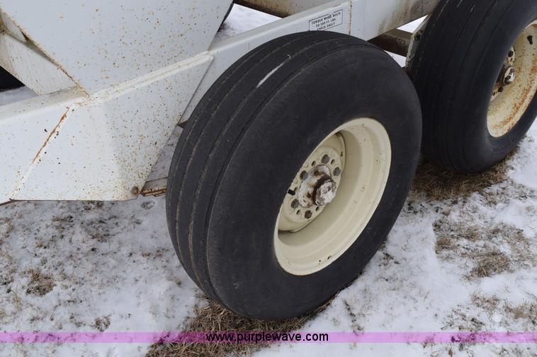 image for item E6029 Wilmar fertilizer spreader buggy