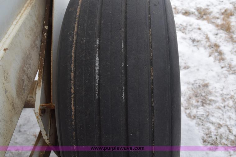 image for item E6029 Wilmar fertilizer spreader buggy