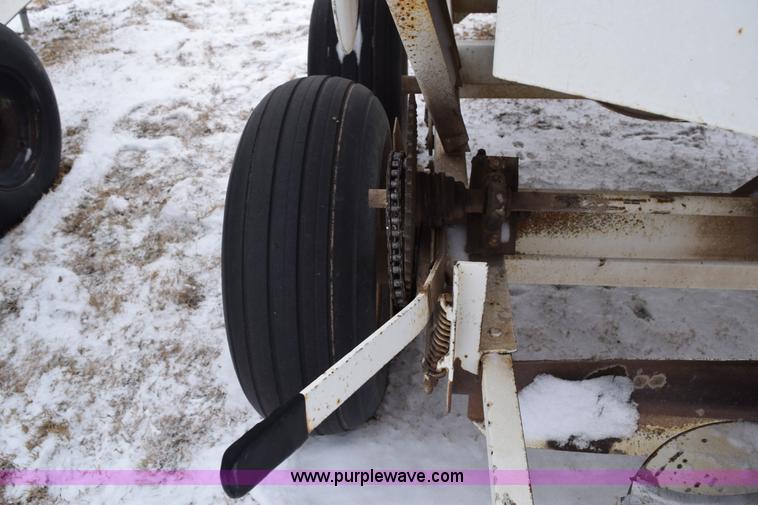 image for item E6029 Wilmar fertilizer spreader buggy