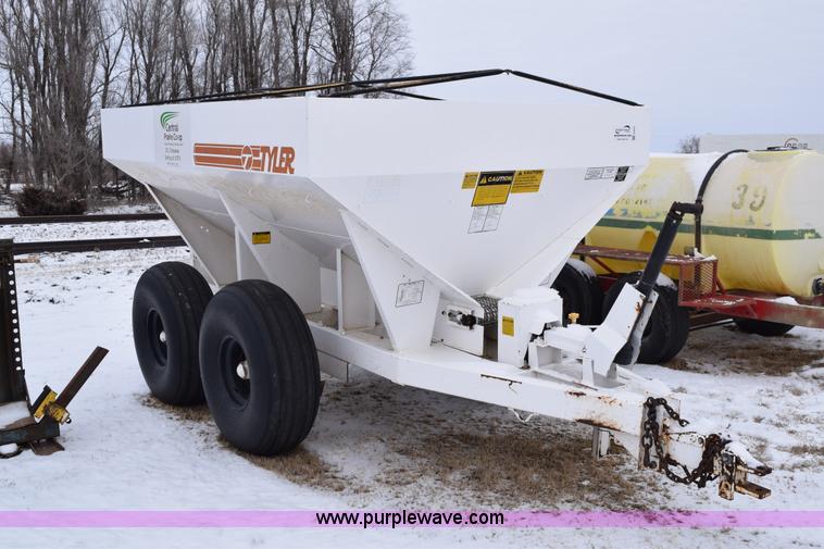 image for item E6031 Tyler six ton fertilizer spreader buggy