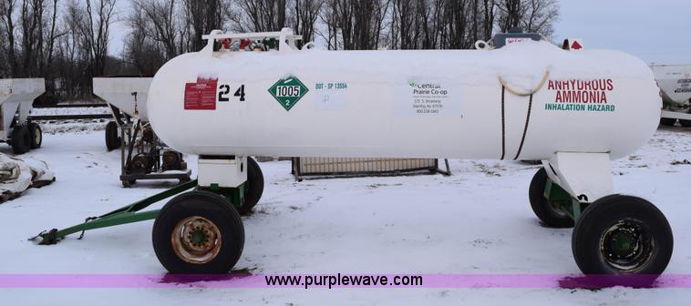 image for item E6034 Anhydrous ammonia nurse tank