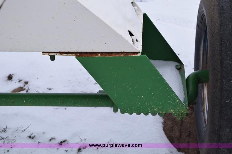 image for item E6034 Anhydrous ammonia nurse tank