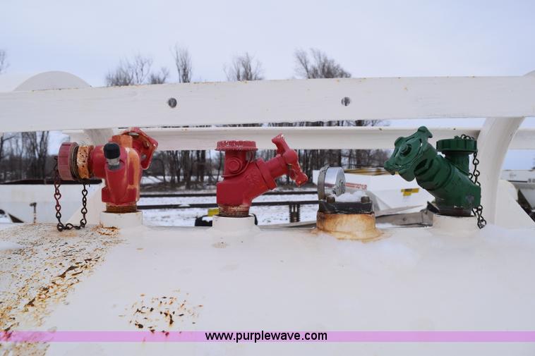 image for item E6034 Anhydrous ammonia nurse tank