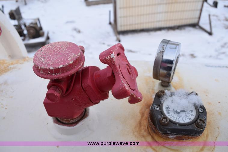 image for item E6034 Anhydrous ammonia nurse tank