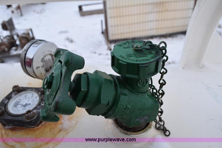 image for item E6034 Anhydrous ammonia nurse tank