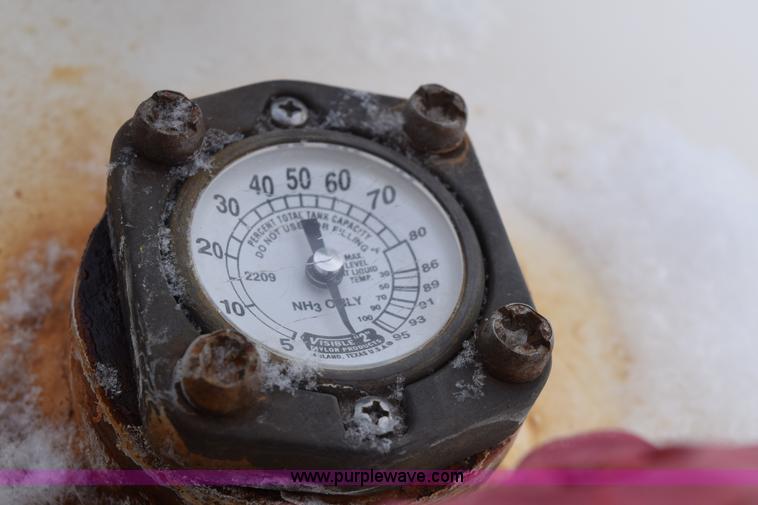 image for item E6034 Anhydrous ammonia nurse tank