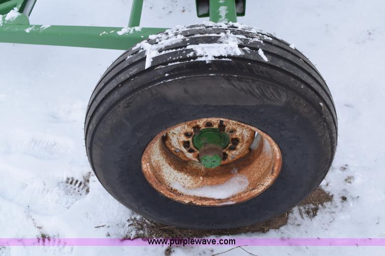 image for item E6034 Anhydrous ammonia nurse tank