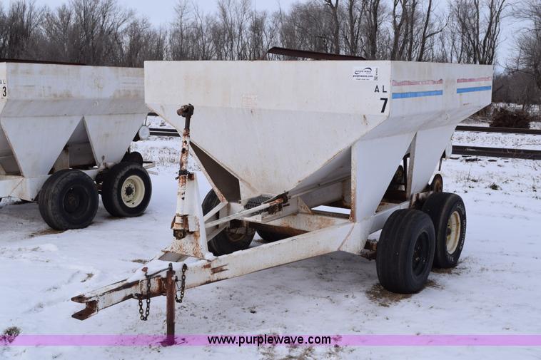 image for item E6035 Fertilizer spreader buggy