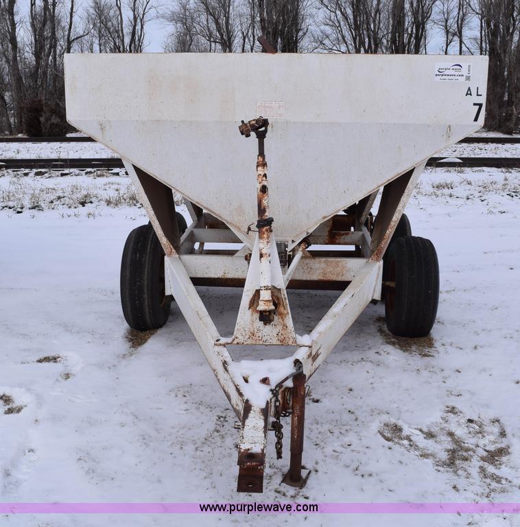 image for item E6035 Fertilizer spreader buggy