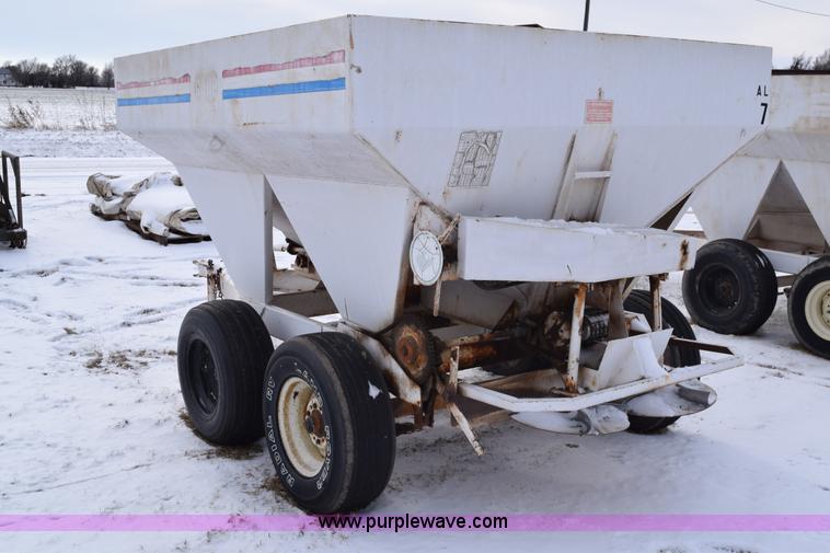 image for item E6035 Fertilizer spreader buggy